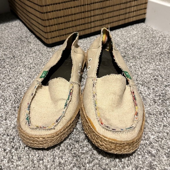 Sanuk Cream Slip On Shoes - Picture 1 of 4